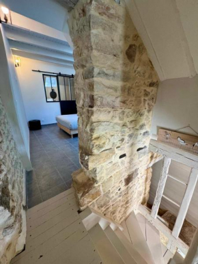 Maison en plein coeur de la cité médiévale de Moret-sur-Loing avec jardin !